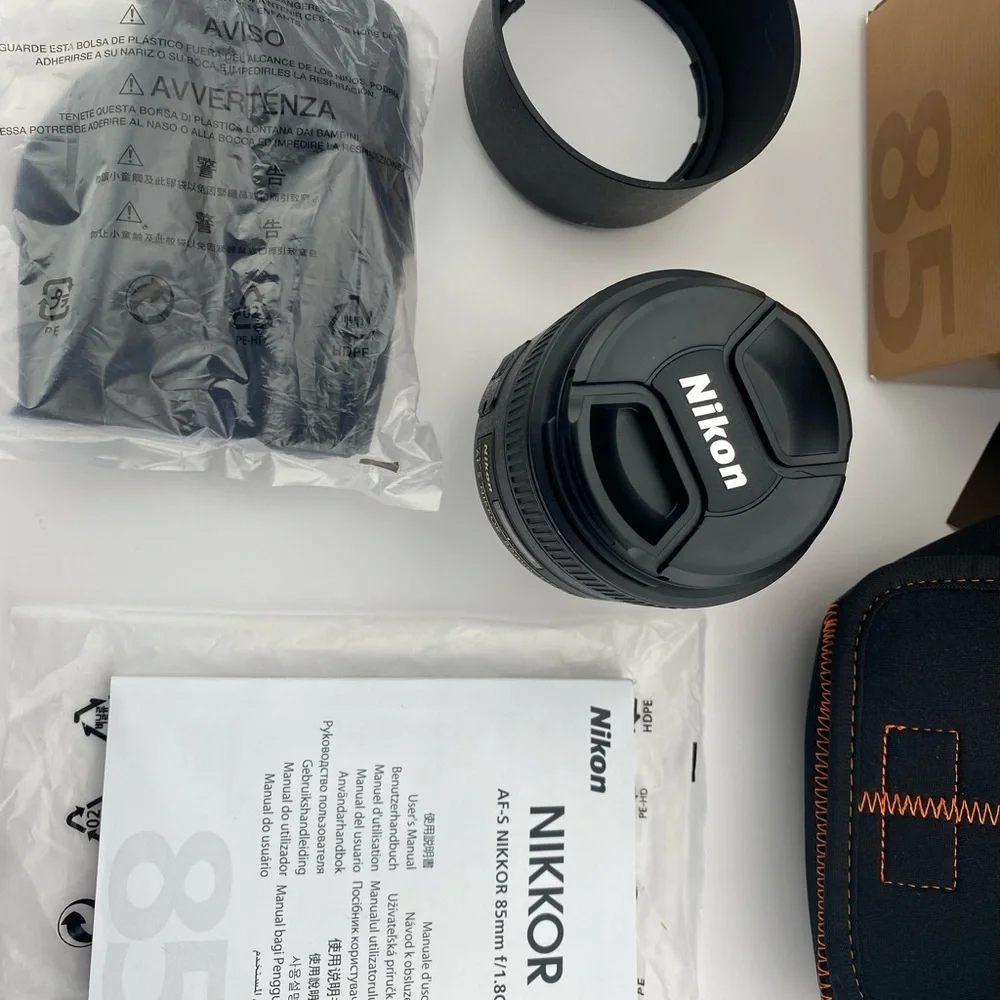 Nikon AF-S NIKKOR 85mm f/1.8G Prime Telephoto F-Mount Lens With Accessories